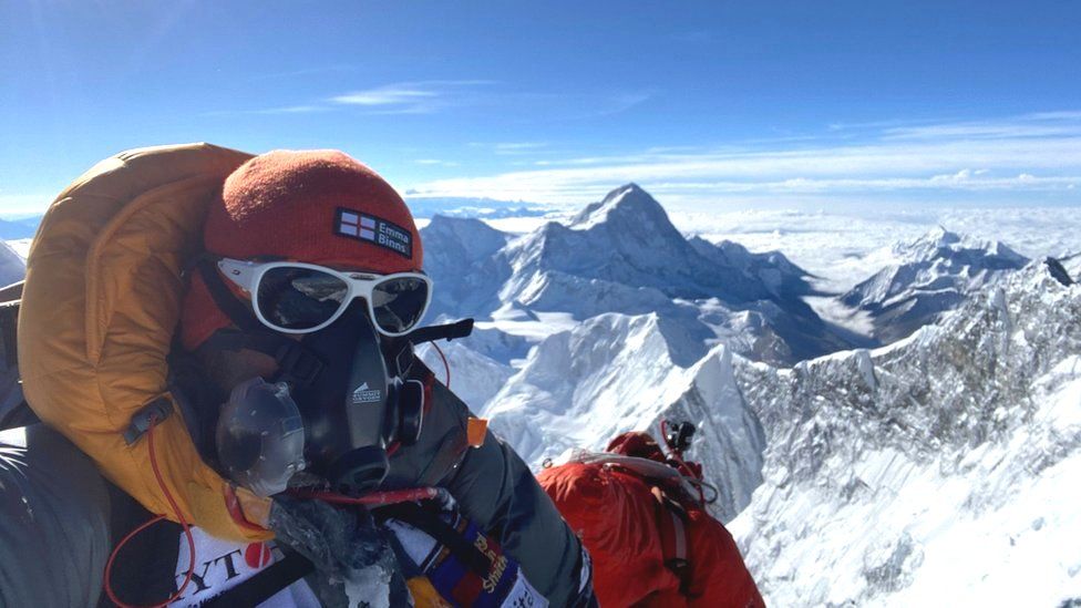 Leslie Binns 'cried tears of joy' after making Everest summit - BBC News