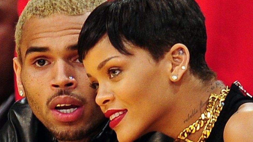 Rihanna (right) and Chris Brown (left) attend a game between the New York Knicks and the Los Angeles Lakers in Los Angeles (December 2012)