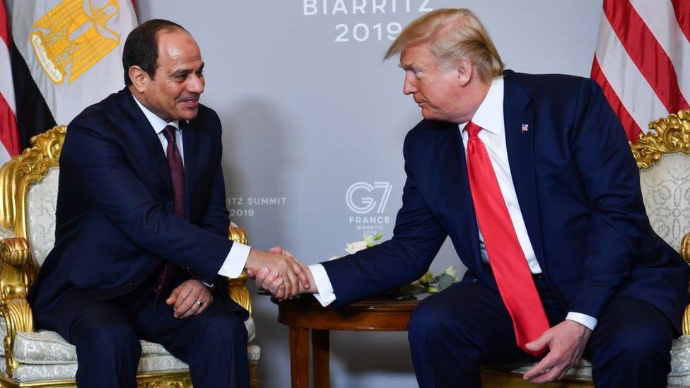 Abdul Fattah al-Sisi shakes hands with Donald Trump in Biarritz, France (26 August 2019)