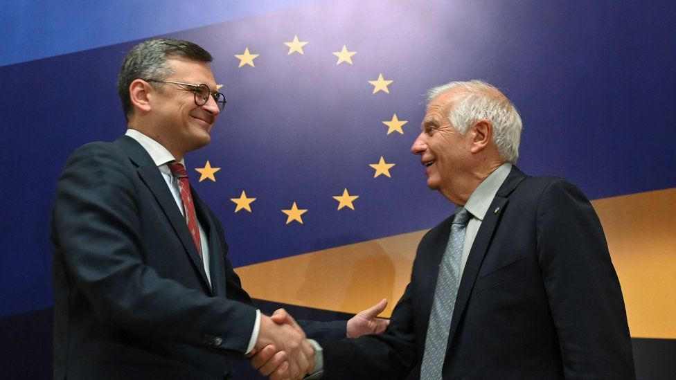 Ukrainian Foreign Minister Dmytro Kuleba (L) and EU High Representative for Foreign Affairs and Security Policy Josep Borrell (R)