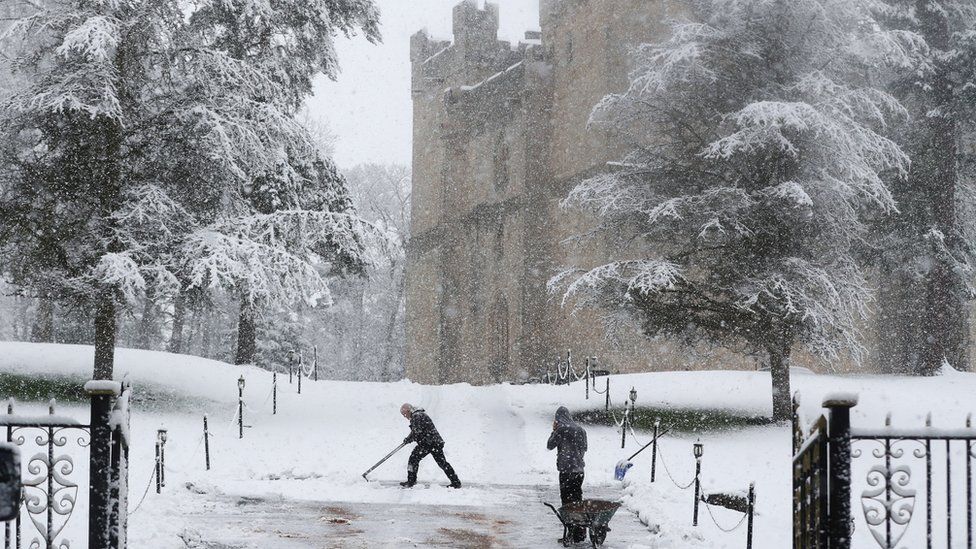 Snow hits higher parts of the north of England BBC News