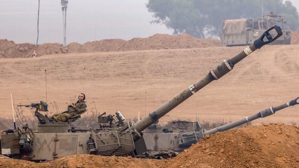 Israeli soldiers prepare for the scenario of ground maneuvres at an undisclosed location near the border with Gaza, in Israel, 28 October 202