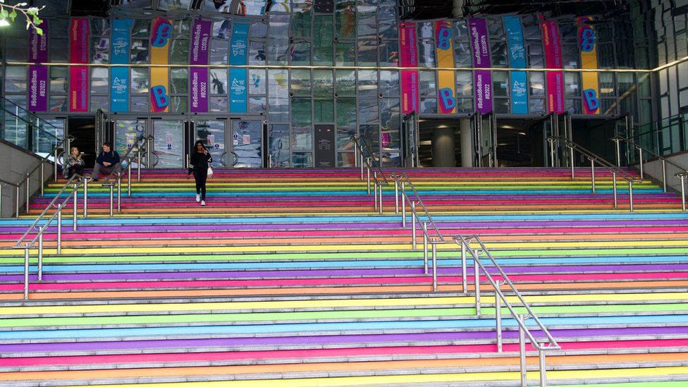 Commonwealth Games Bright colours transform Birmingham landmarks BBC