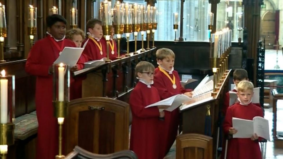 Girls to break centuries-old German male choir school tradition - BBC News