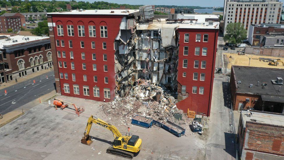 A partially collapsed six-story flat  artifact  successful  Davenport, Iowa connected  29 May