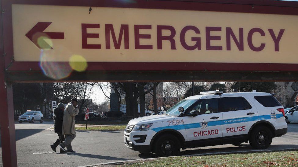 An emergency sign and police car at Mercy Hospital, Chicago