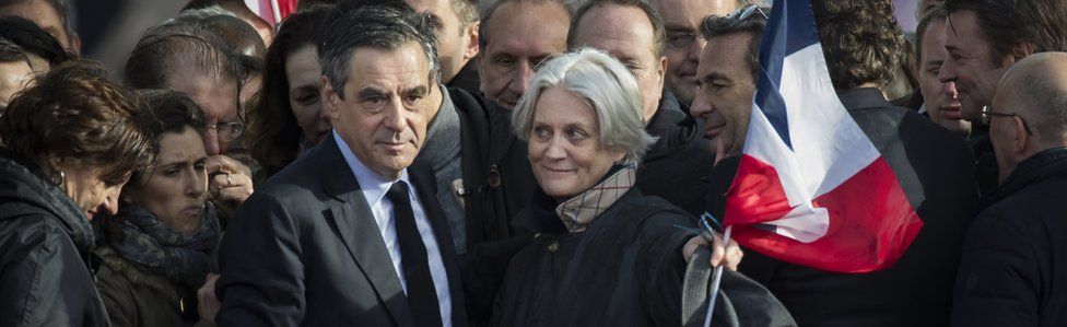 Francois Fillon (L) with wife Penelope (R) at the Trocadero in Paris (5 March)