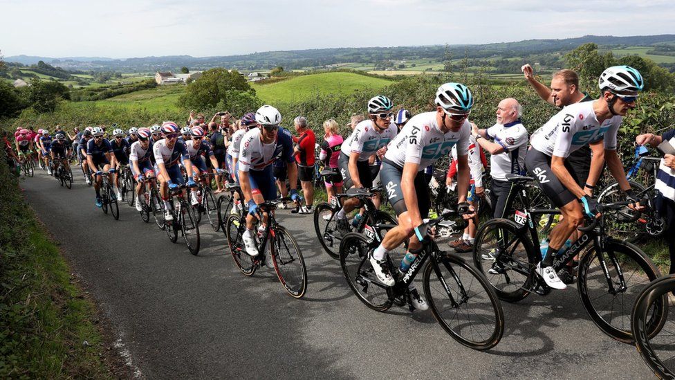 Seiclwyr Tour of Britain ym Mharc Gwledig Pen-bre