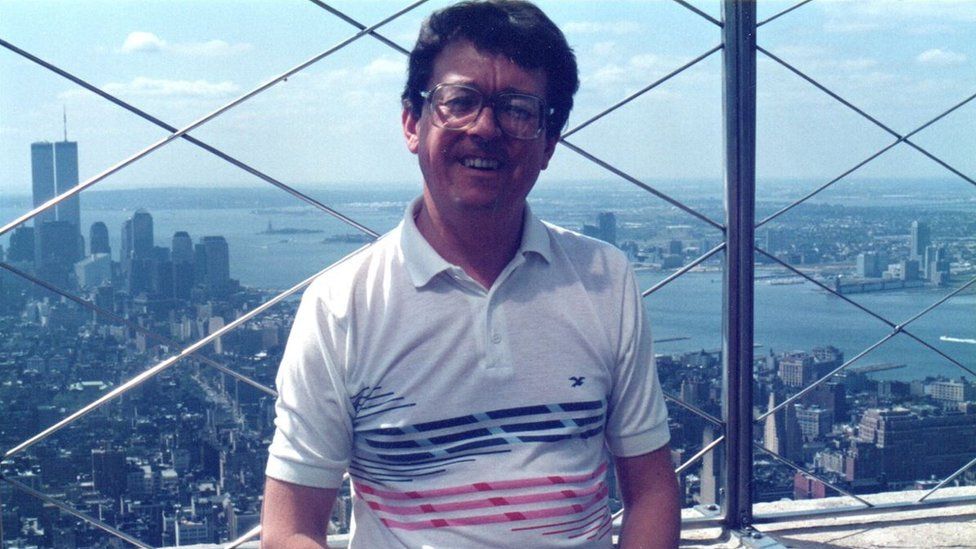 Brian E Davies ar yr Empire State Building