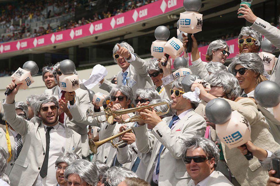 The Richies cheer on Australia at the Sydney Cricket Ground