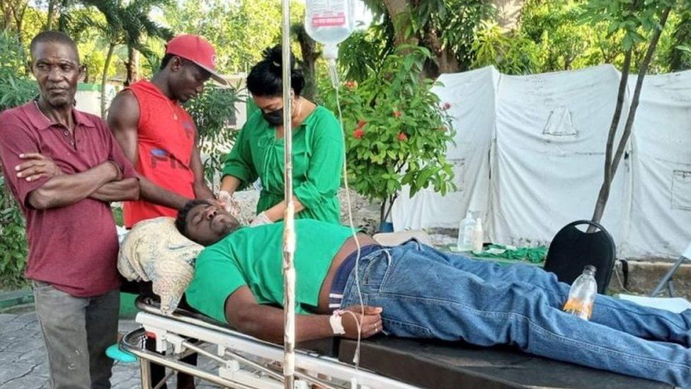 A member of the Cuban Medical Brigade attends to a person injured in a 7.2 magnitude earthquake, in Jeremie, Haiti August 14, 2021. Picture taken August 14, 2021