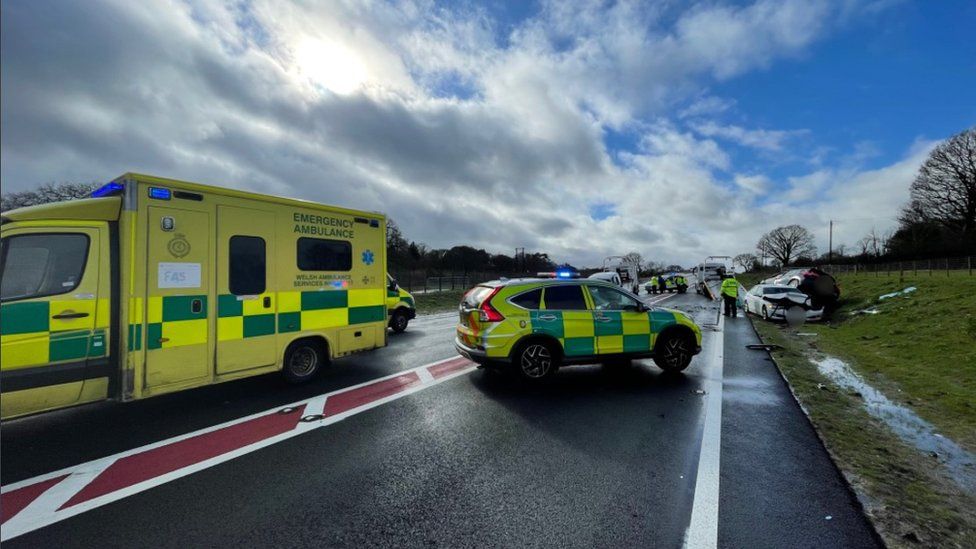 Caernarfon and Bontnewydd bypass reopens after crash - BBC News