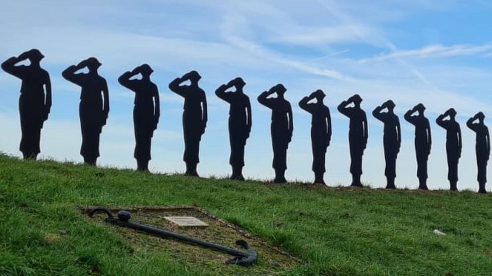 Swastika graffiti removed from Remembrance mural in Essex - BBC News