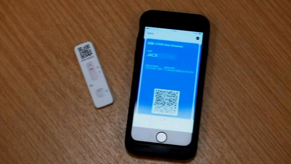 Covid passports 'As an artist I feel safer that people are tested' BBC News