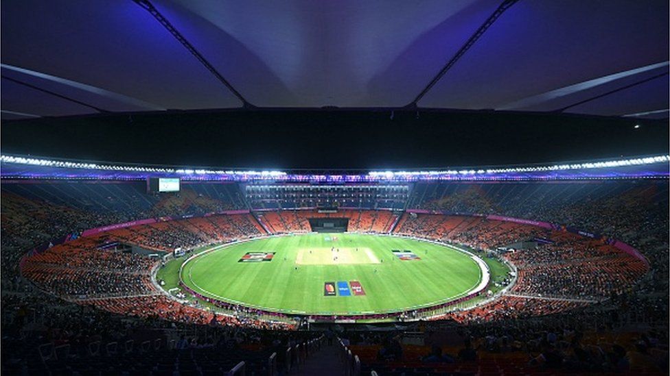 This picture shows a general view of the Narendra Modi Stadium during the 2023 ICC men's cricket World Cup one-day international (ODI) match between England and New Zealand, in Ahmedabad on October 5, 2023. (Photo by Money SHARMA / AFP) / -- IMAGE RESTRICTED TO EDITORIAL USE