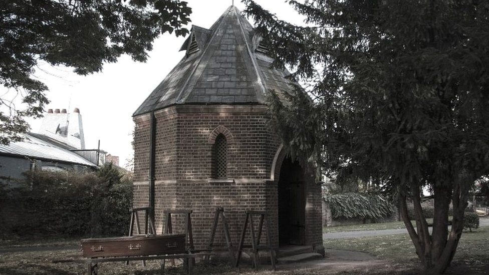 Reception house in Hammersmith's Margravine Cemetery