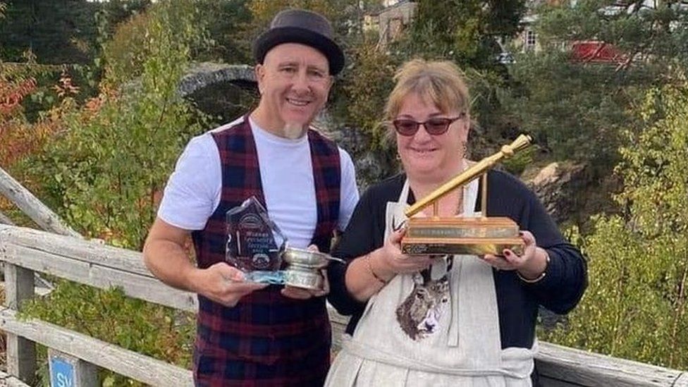 Lisa Williams and Chris Young took the top prizes