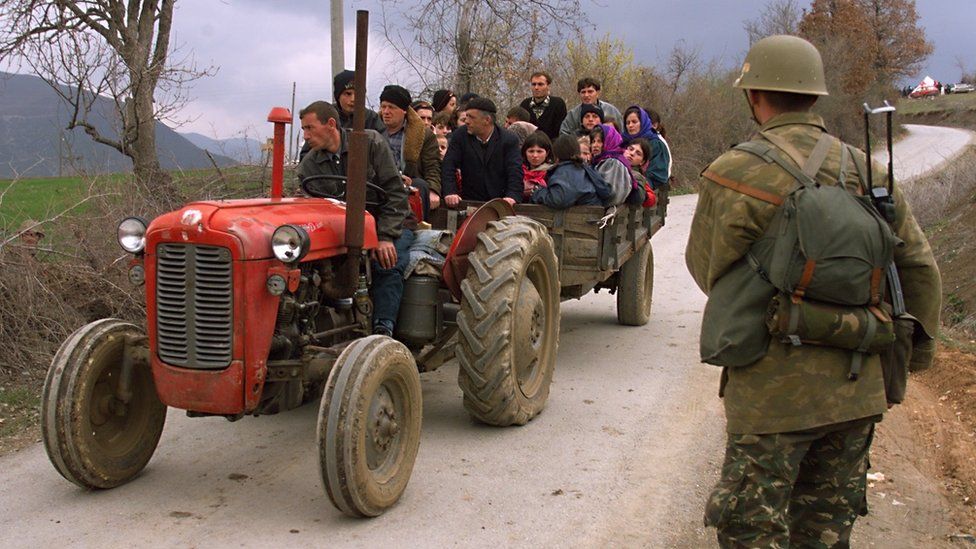 Refugees fleeing Kosovo during the crisis of 1999