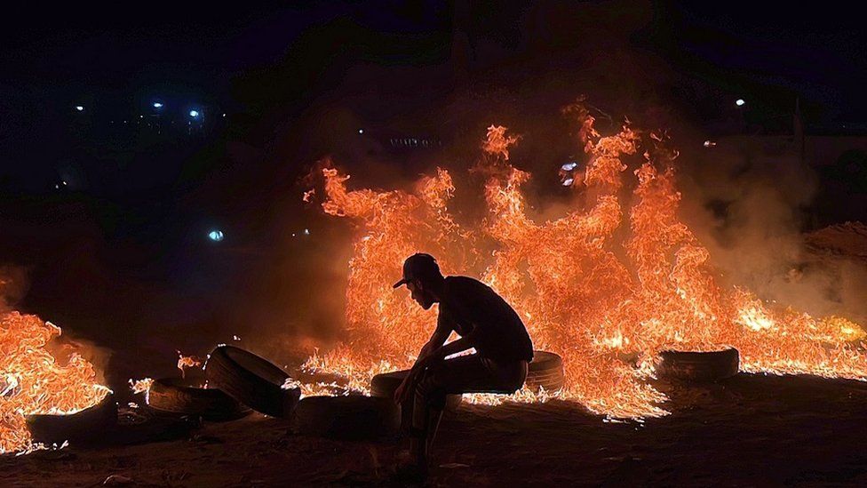 An image showing a large fire in Tripoli after Libyan protesters burnt tyres in protest over the meeting between the two foreign ministers