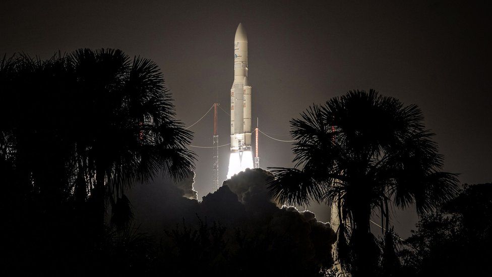 Launch of Ariane 5 carrying Intelsat 29e