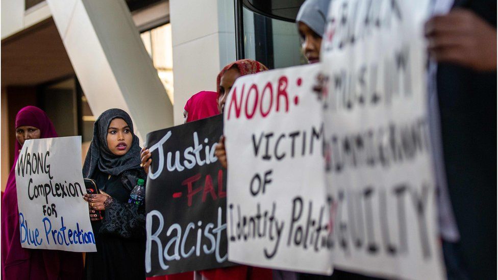 Somali-Americans protest at the court