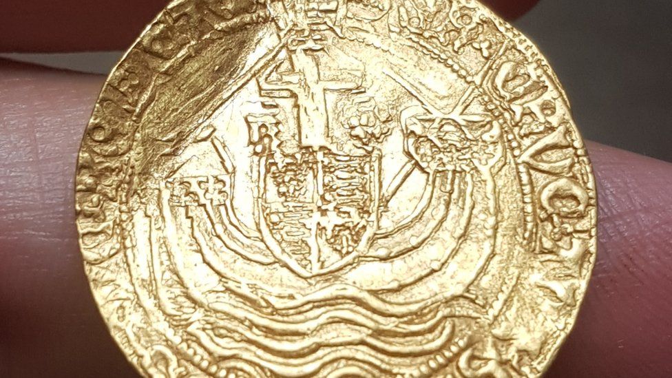 Gold coin Derbyshire detectorist