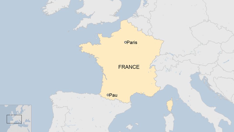 Map of France with Paris and Pau