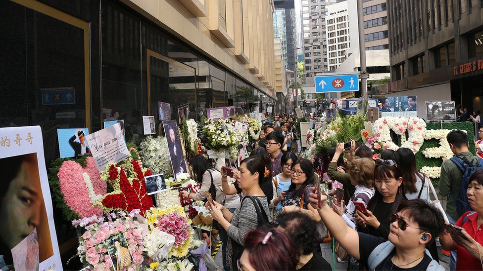 Crowds at Mandarin Oriental on the 15th anniversary of Cheung's death