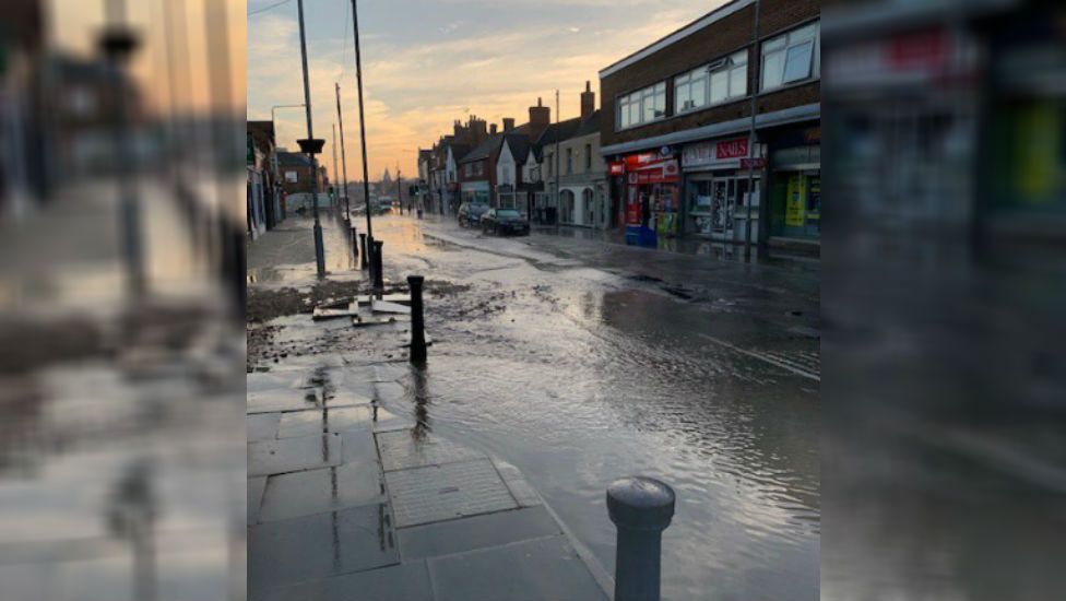 Burst water pipe in Melton Mowbray forces road closure BBC News