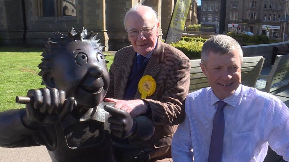 Willie Rennie and Ming Campbell with Oor Wullie