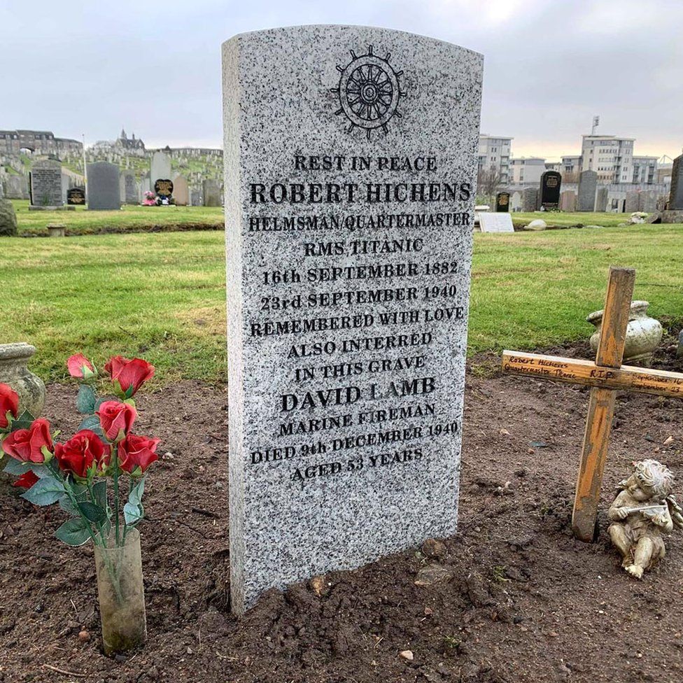 Memorial to 'jinxed' Titanic helmsman Robert Hichens unveiled in Aberdeen -  BBC News