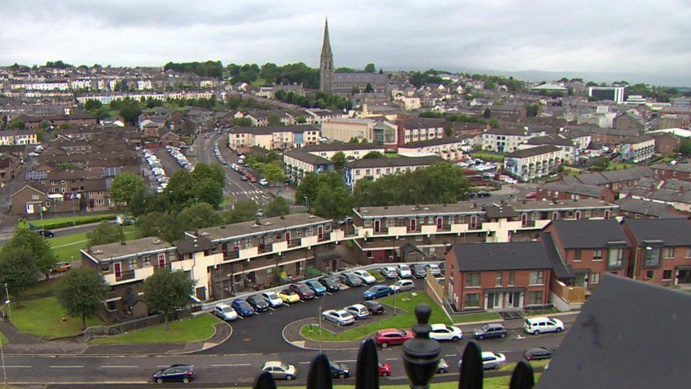 Londonderry: New artwork for blown-up statue site - BBC News