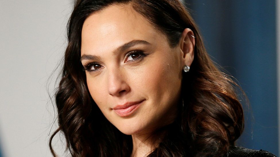 Gal Gadot Defends Cleopatra Casting After Whitewashing Controversy Bbc News She served in the idf for two years. gal gadot defends cleopatra casting