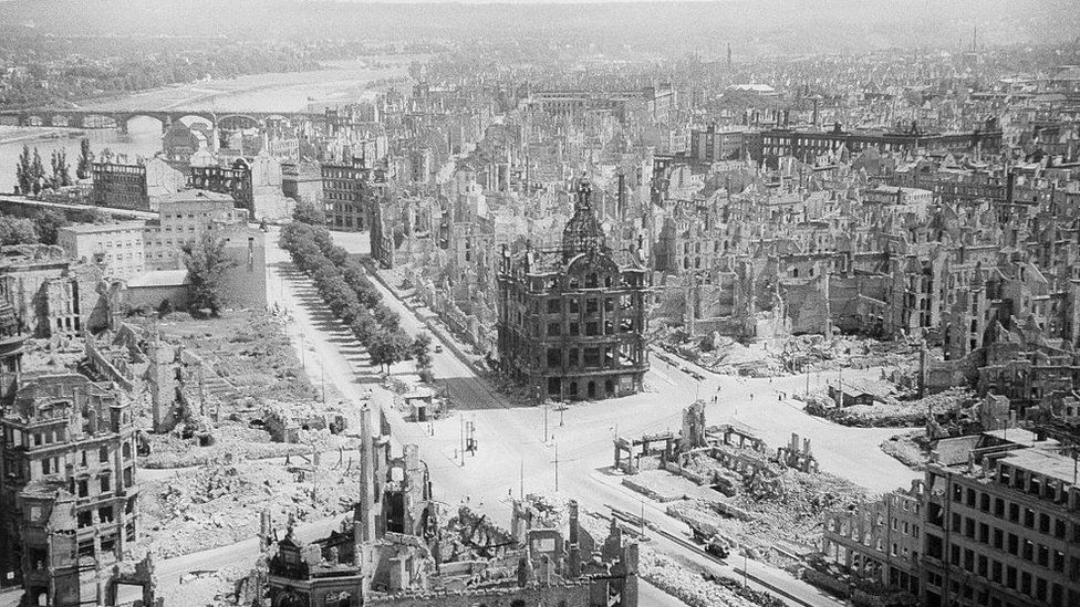 Дрезден после бомбардировки 1945 г.