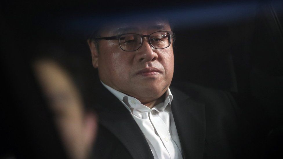 An Chong-bum, a former senior presidential secretary, is taken to a detention centre in southern Seoul, South Korea, 3 November 2016.