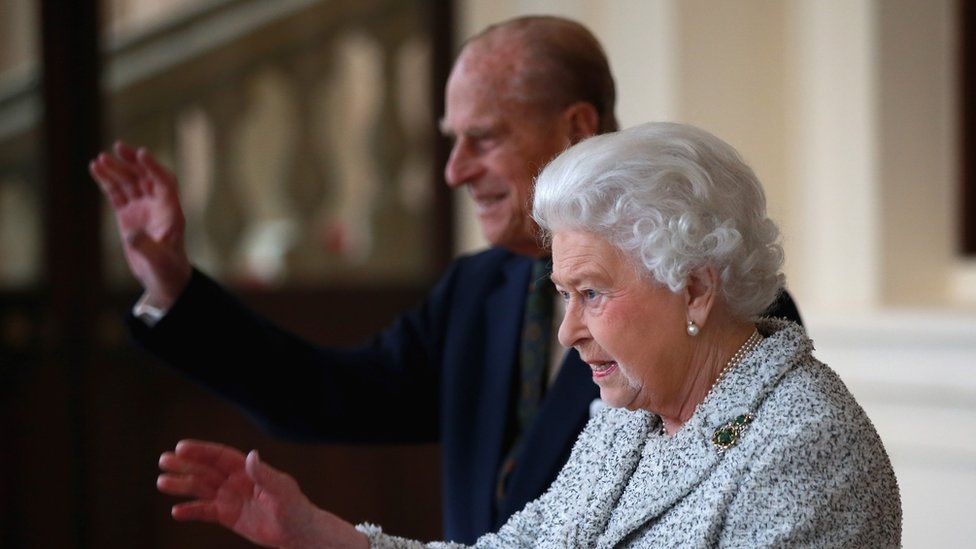 The Queen and the Duke Edinburgh bid farewell to the Chinese president