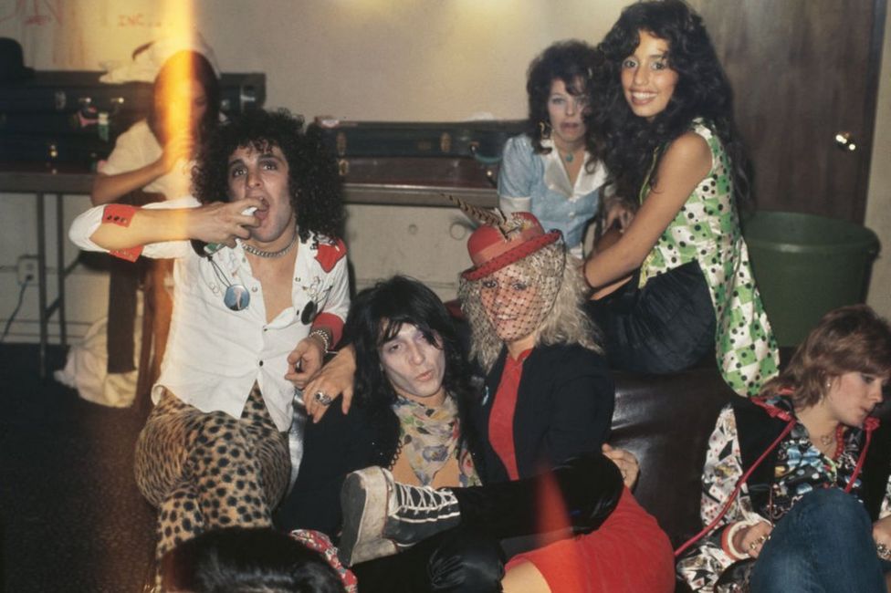 Sylvain Sylvain: New York Dolls guitarist dies aged 69 - BBC News