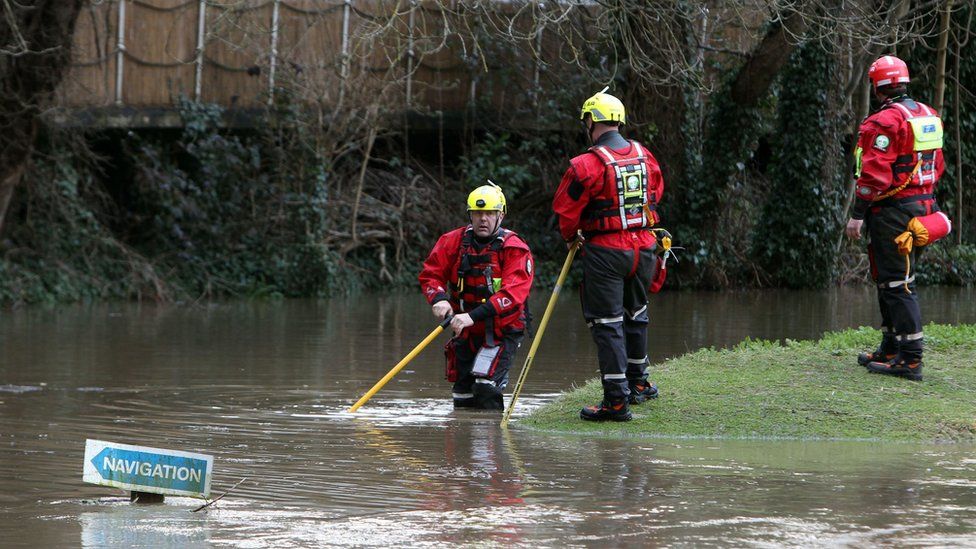 River Wey Search Ends For Missing Kayaker Grant Broster - BBC News