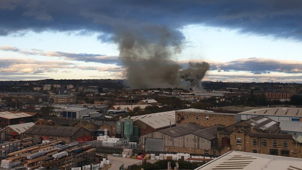 Sixty Firefighters Tackle Blaze Near Bradford City Centre - BBC News