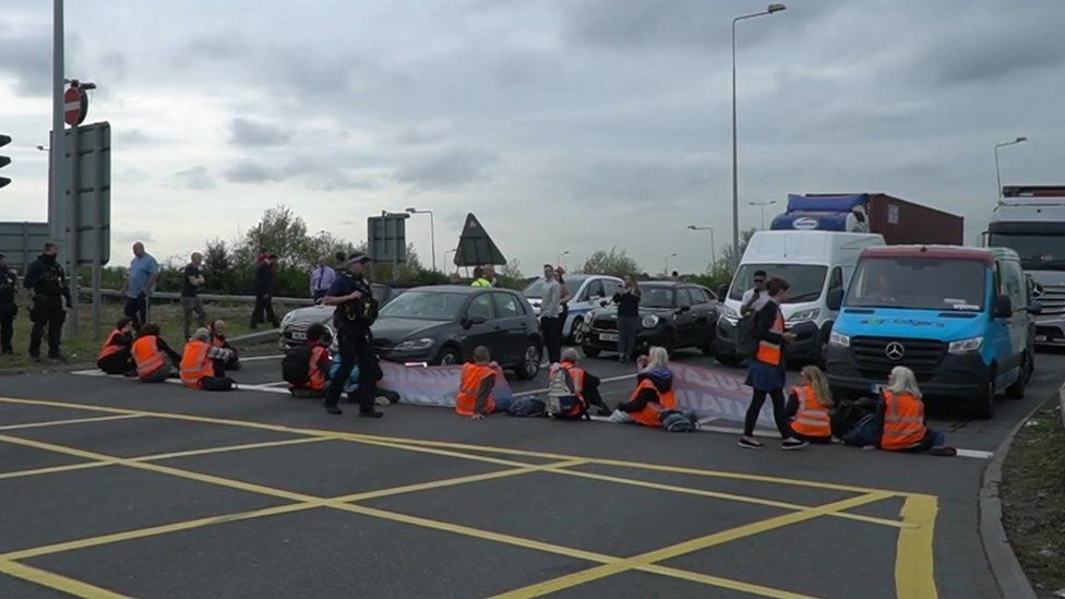 Insulate Britain M25 protest