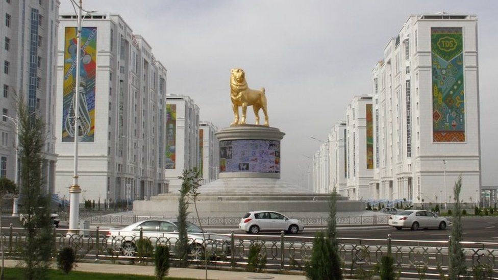 A view of the statue and its LED screen
