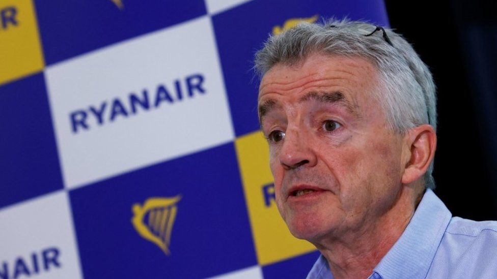 Генеральный директор Ryanair Майкл О'Лири проводит пресс-конференцию, посвященную политике ЕС в области изменения климата, в Брюсселе, Бельгия, 14 июня 2022 г.