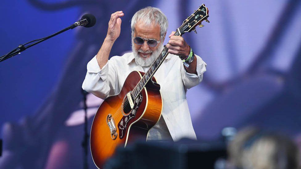 Cat Stevens soothes an exhausted Glastonbury in the legend slot BBC News