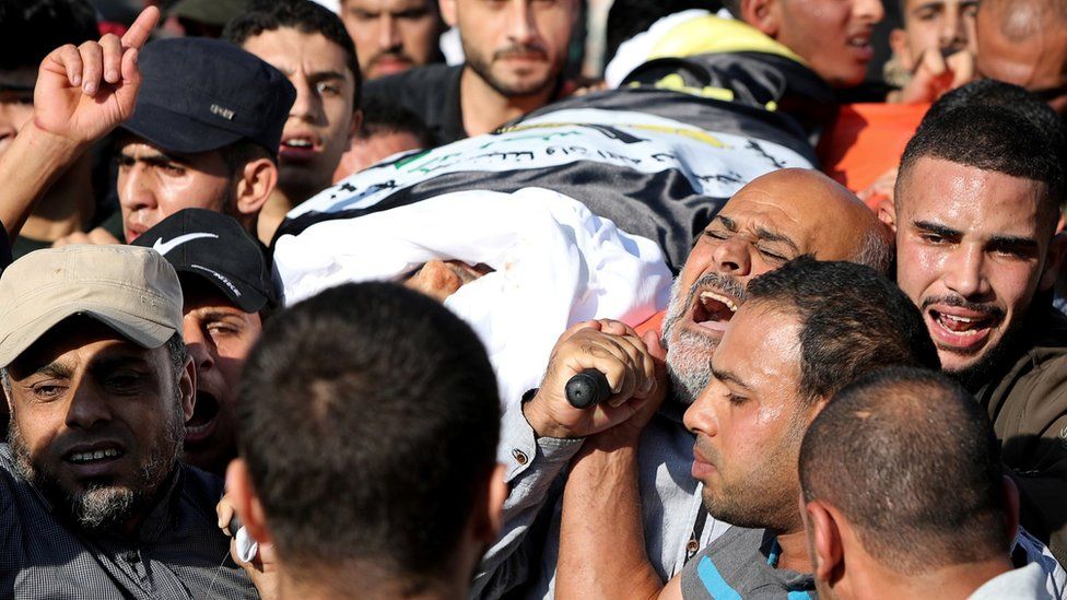 Mourners carry the body of Baha Abu al-Ata, a leader of Palestinian Islamic Jihad (PIJ), during his funeral in Gaza City (12 November 2019)