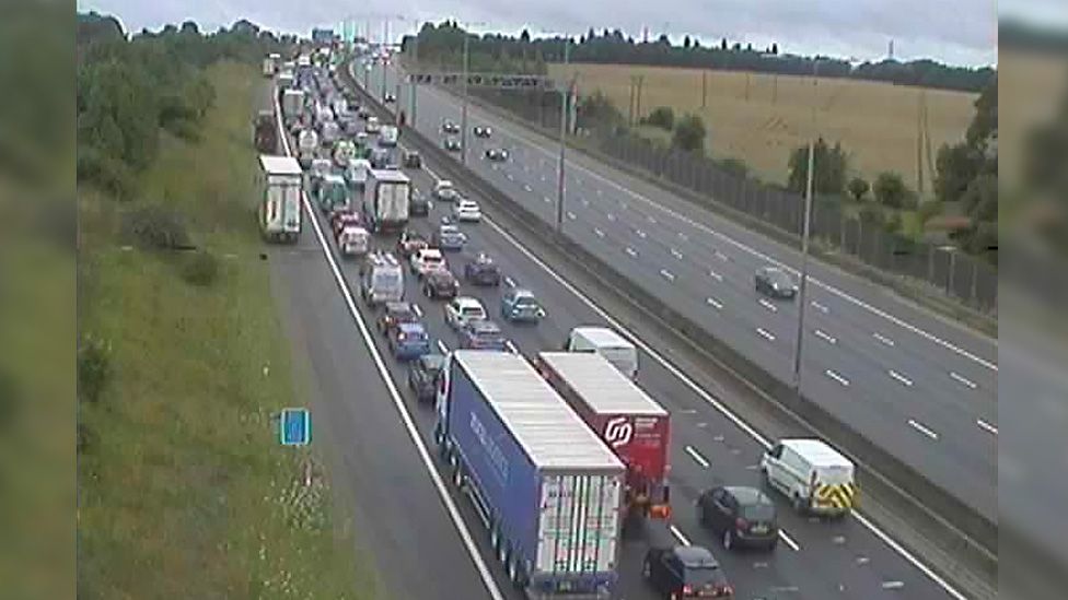 Man dies after two linked crashes on M1 in Hertfordshire BBC News