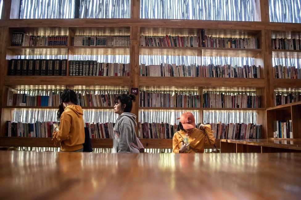 People inside Liyuan Library