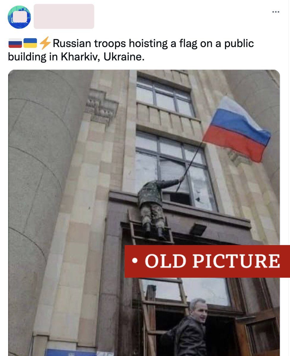 Russian raise a flag in Kharkiv in 2014