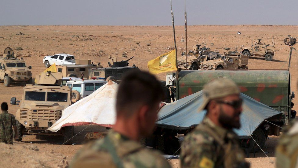US-led coalition forces and Syrian Democratic Forces fighters gather near the village of Susah in Deir al-Zour province, Syria (14 September 2018)