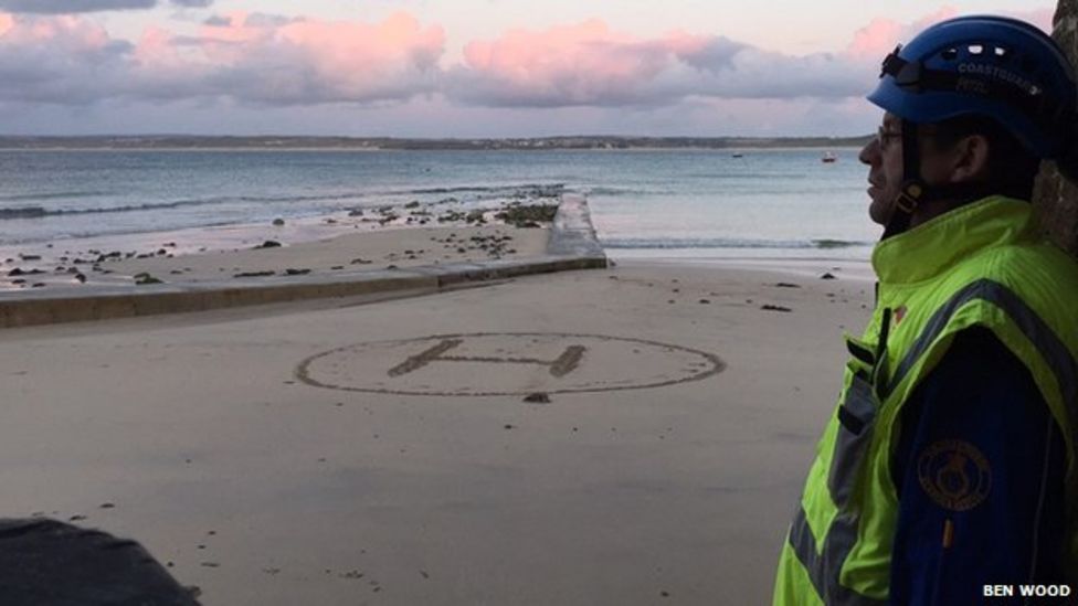 St Ives Quay Fall: Woman Treated For Life Threatening Injuries - BBC News