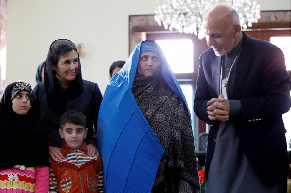Afghanistan's President Ashraf Ghani speaks to Sharbat Gula after she arrived in Kabul, Afghanistan on November 9, 2016.